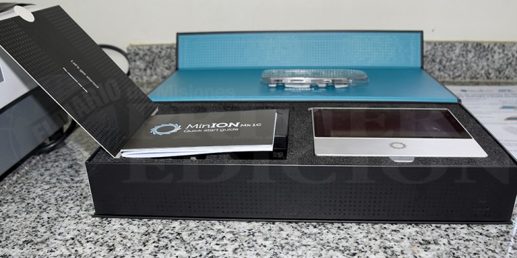 ÚLTIMA TECNOLOGÍA. El secuenciador, del tamaño de una tablet, es de tecnología de Oxford.