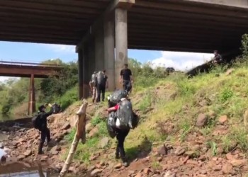 Hallaron bolsas con marihuana debajo de un puente en Santa Ana