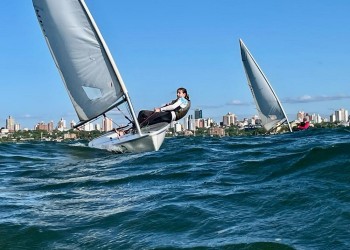 La Escuela de Vela Optinic cumplió 21 años y lo celebró sobre el río Paraná