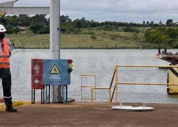 Por una traba de la Nación, se deberá alquilar buque y barcaza para usar el Puerto