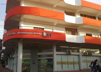 Estudiantes de la UNaM acusaron a una docente de maltrato y abuso de autoridad