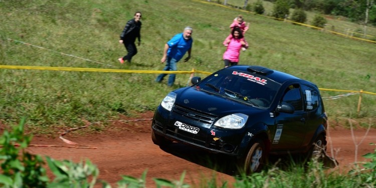 DOMINIO. El Ford Ka de Vidal Rodríguez y Pszegotski mantuvo el ritmo durante el fin de semana y se llevó el triunfo. (Foto: Prensa Vidal Rodríguez).