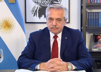 El presidente Fernández declaró feriado nacional para hoy viernes 2