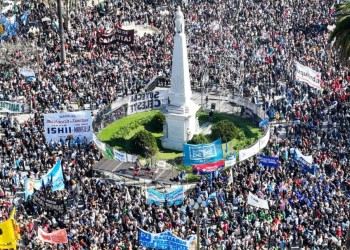 Atentado a Cristina: buscan seguir con el apoyo en las calles