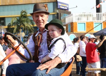 La fiesta a pleno: con el desfile de colectividades, los inmigrantes festejan en Oberá