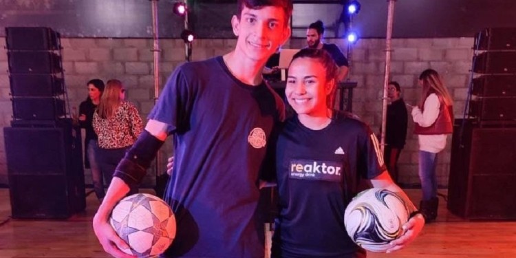 LOS DOS GANADORES. El obereño fue campeón en la rama masculina. En la femenina ganó Belén Godoy.