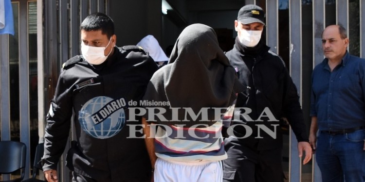 OPERATIVO DE LA UNIDAD REGIONAL X. A las 7.30 de ayer el sospechoso fue trasladado al Juzgado 6 de calle Buenos Aires para notificarse de su representante procesal y la imputación provisoria.