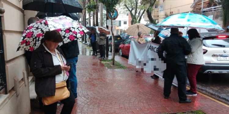 TRIBUNAL PENAL 1. Allegados a la familia materna de la víctima reclaman justicia.