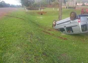 Despistó, volcó y terminó en el Hospital de Jardín América