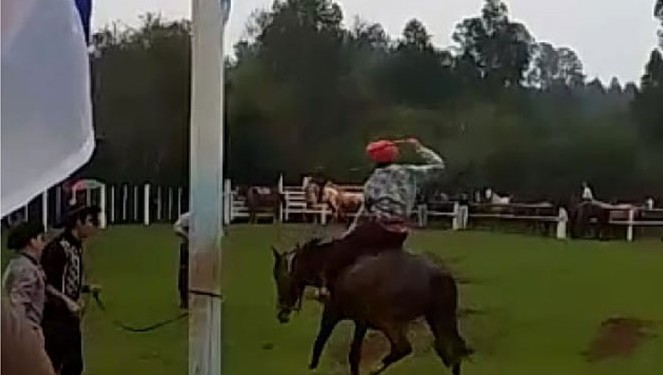 Jineteadas en fiestas populares de Montecarlo.