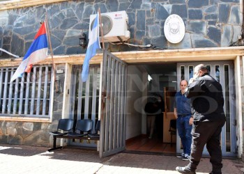 Asesor estudiantil fue detenido por acosar a un alumno secundario