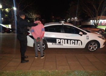 A punta de machete robó un estéreo