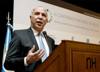 Lorenzetti presenta “El nuevo enemigo, el colapso ambiental”