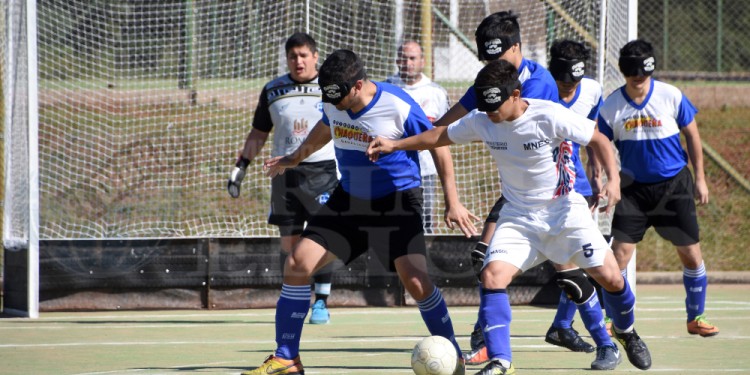 POR MÁS MAGIA. El equipo misionero volvió a ser protagonista y se metió en la fase final de la Copa de Oro.