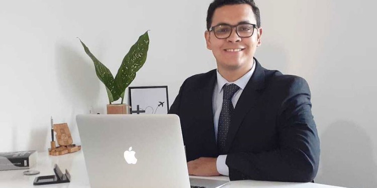 GARCIA. En perfil asegura ser director de Alianzas Estratégicas de Silicon,