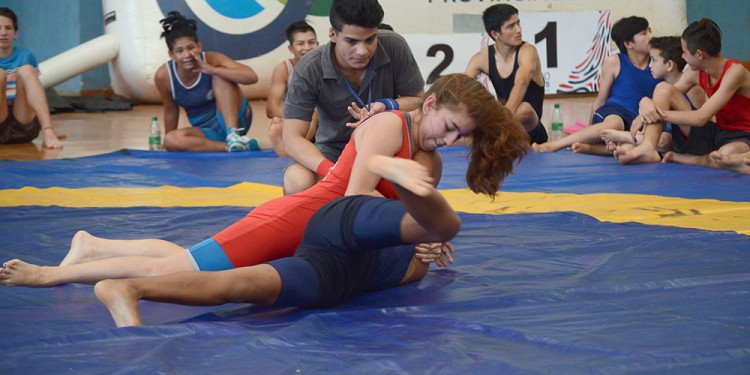 AL COLCHÓN. El polideportivo del CePARD recibirá hoy a las finales provinciales en lucha olímpica. Enorme expectativa.