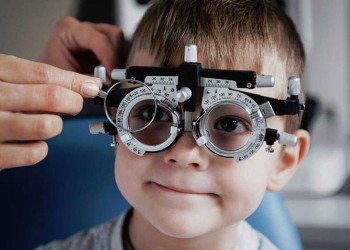 Oftalmólogos del Hospital de Pediatría advierten un aumento de niños con miopía