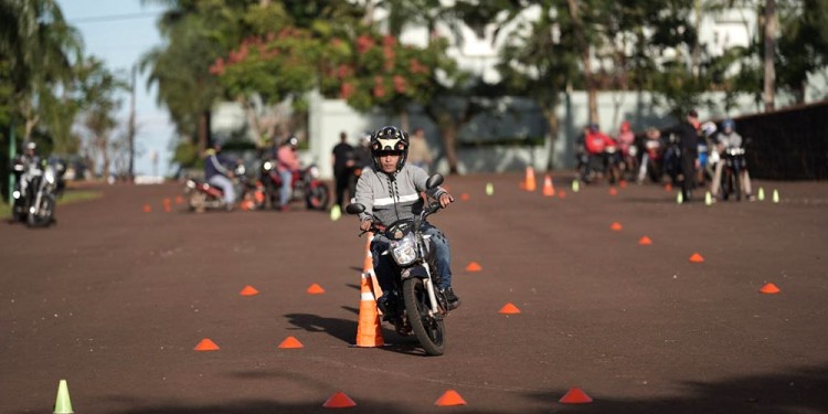 APROBADO. Se prevé que sean cursos teóricos y prácticos de conducción.