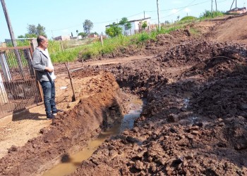 Vecinos de Garupá reclaman entubamiento y arreglo de calles