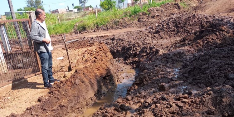 INTRANSITABLES. Las lluvias provocan grandes barriales en el barrio.