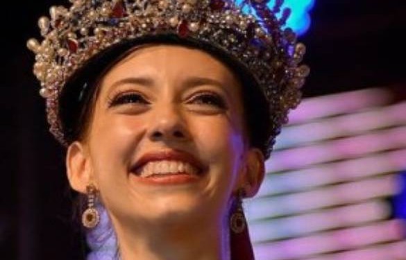 REINA SALIENTE. Tebecheri Darife, de la colectividad Sirio Libaness fueCoronada el pasado sábado 30 de octubre del año pasado y este 9 cederá el trono a su sucesora.