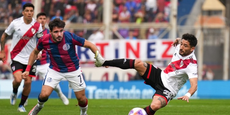 zzzznacd2NOTICIAS ARGENTINAS BAIRES, SEPTIEMBRE 18: Escena del partido que juegan San Lorenzo y River. Foto NA: MARCELO CAPECEzzzz