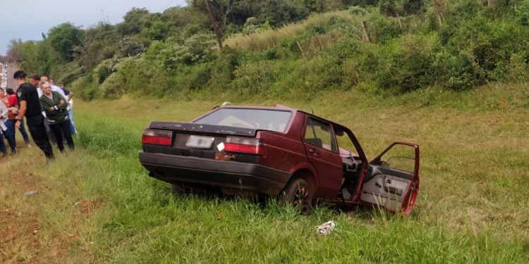 DECESO. La víctima fatal -no identificado aún- iba a bordo de un VW Senda de color bordó.