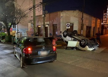 Vuelcos al por mayor en calles de Posadas y Campo Ramón