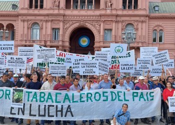 Productores misioneros se movilizaron este lunes en Buenos Aires contra las cautelares a tabacaleras