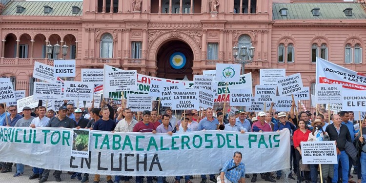 GRAN CONVOCATORIA. Productores tabacaleros de todas las provincias dedicadas al rubro apoyaron el reclamo en CABA.