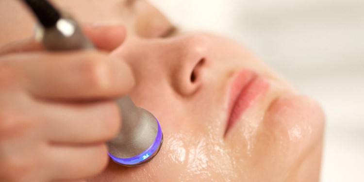 LOS TRATAMIENTOS. La tendencia actual es buscar tratamientos estéticos para no llegar a una cirugía plástica.