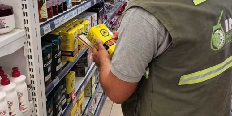 CONTROLES. El Área de Fiscalización del INYM recorre comercios.