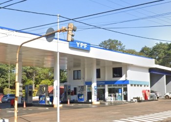 Intentó robar en una estación de servicios, huyó y “se olvidó” un bolso con droga