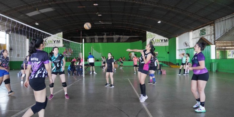 HORA DE JUGAR. Equipos de toda la región, protagonistas del torneo.