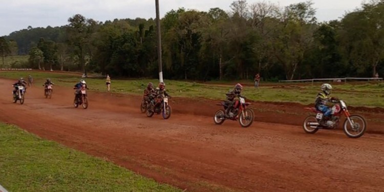 VELOCIDAD. Pilotos de toda la provincia participaron de una nueva fecha (Prensa AMPiM)