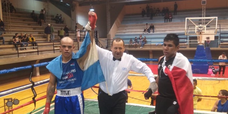 EL GANADOR. Da Rosa se impuso sobre Rivero en el combate de fondo.