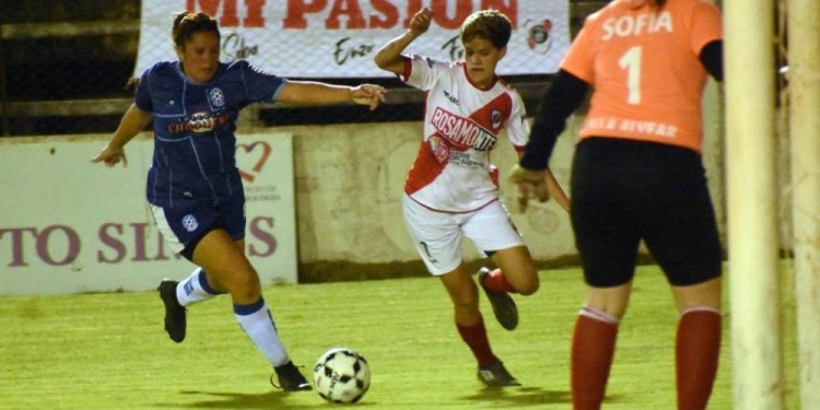 PRIMER PUNTO. Las chicas franjeadas irán mañana por la clasificación.