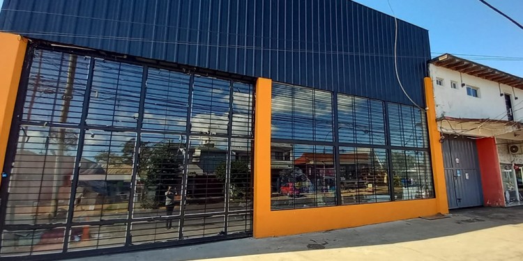 BOTÍN MILLONARIO. El local comercial fue asaltado durante la siesta del 30 de septiembre cuando se encontraba solo el propietario en su oficina.