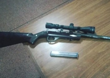 Lo detuvieron por amenazar de muerte a su familia con un rifle