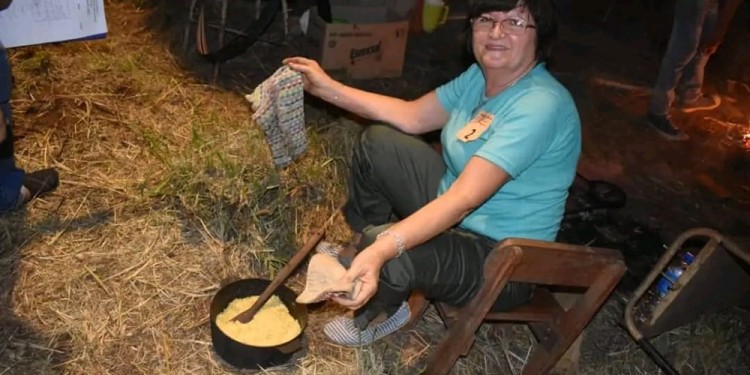 TALENTO Y TRADICIÓN. Se viene la 34ª edición de la Fiesta del Reviro y con ella los concursantes demostrarán sus habilidades en la preparación de este tradicional plato regional que trasciende generaciones.