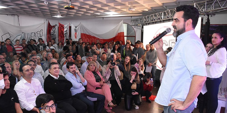 ACOMPAÑADO. Durante el acto de asunción de Argañaraz, estuvieron presentes el diputado nacional Mario Negri y el gobernador de Corrientes, Gustavo Valdés.