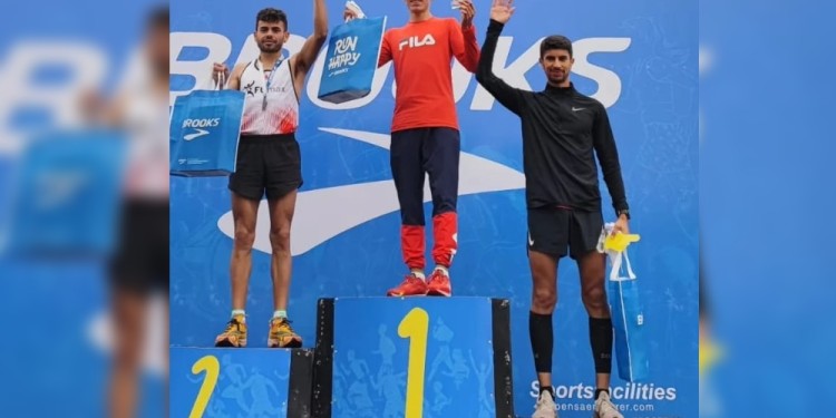 BIEN ARRIBA. Da Silva, en lo alto del podio, escoltado por Contreras y Díaz.