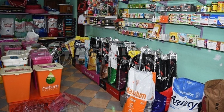 ALIMENTOS. Existen diversas marcas y calidades, que generan la variedad de precios en el mercado.