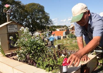 Posadas: más de 2.000 personas visitaron el cementerio “La Piedad” por el Día de la Madre