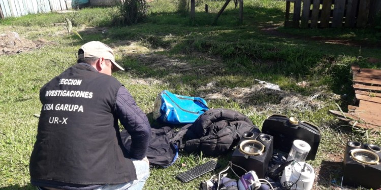 RECUPERADO. El botín descartado por el sospechoso en casa de su madre estaba casi completo, faltaron las garrafas.