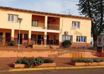 Jardín América: le robaron 10 mil pesos a una joven a punta de revólver