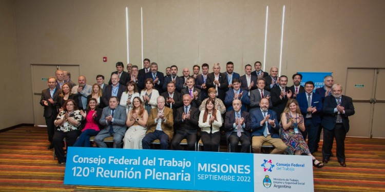 ACTIVIDAD. Se informaron los alcances del decreto que establece la implementación del programa “Puente al Empleo” para la reconversión de planes sociales.