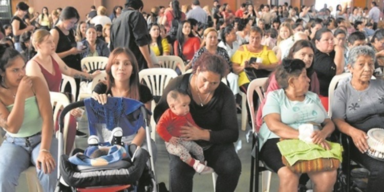 REFERENTES. El Ministro destacó que la gran mayoría de los comedores y merenderos de la provincia están a cargo de mujeres.