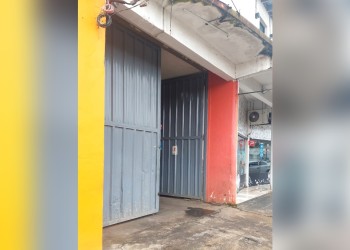 Encapuchados asaltaron una distribuidora de bebidas