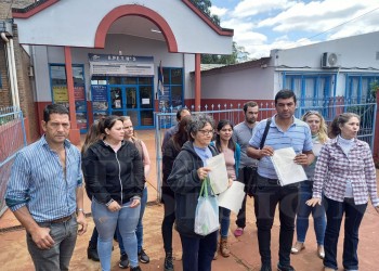 Padres se concentraron frente a la EPET 5 en Apóstoles: “Los chicos ya no quieren ir a la escuela”